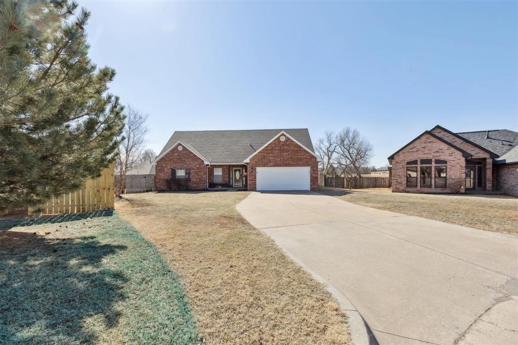 1605 Silver Oak Drive, Blanchard, OK 73010