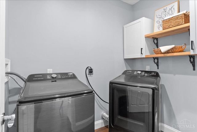 6325 Desmond St, Cincinnati, OH 45227