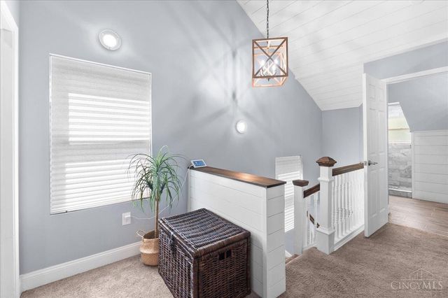 6325 Desmond St, Cincinnati, OH 45227