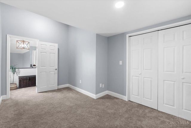 6325 Desmond St, Cincinnati, OH 45227