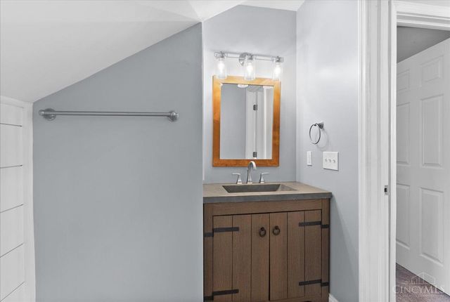 6325 Desmond St, Cincinnati, OH 45227