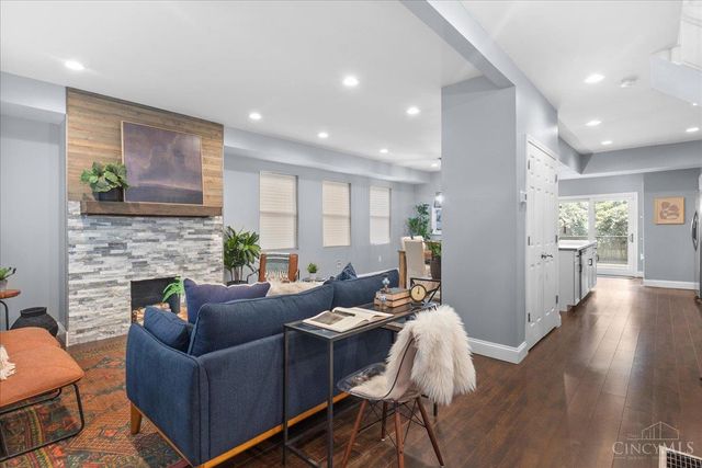 6325 Desmond St, Cincinnati, OH 45227