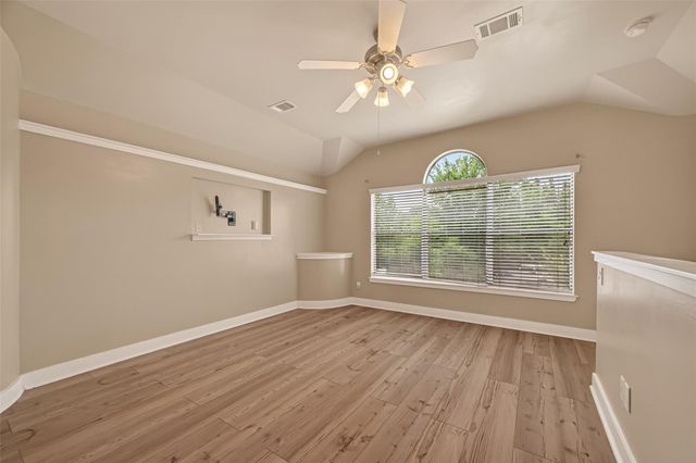 5941 South Loop E 104, Houston, TX 77033