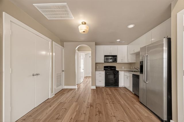 5941 South Loop E 104, Houston, TX 77033