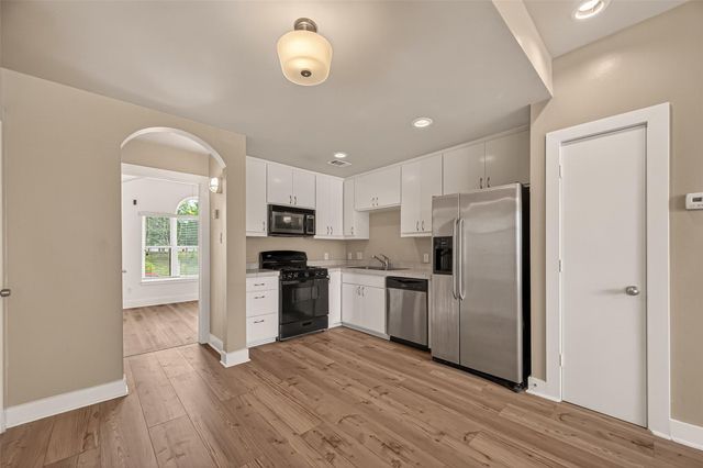 5941 South Loop E 104, Houston, TX 77033