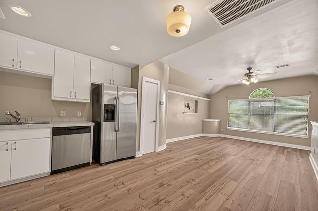 5941 South Loop E 104, Houston, TX 77033