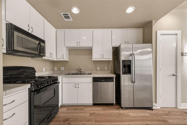 5941 South Loop E 104, Houston, TX 77033