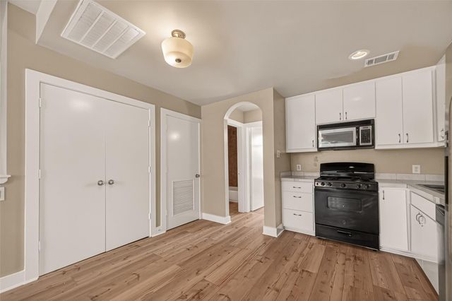 5941 South Loop E 104, Houston, TX 77033