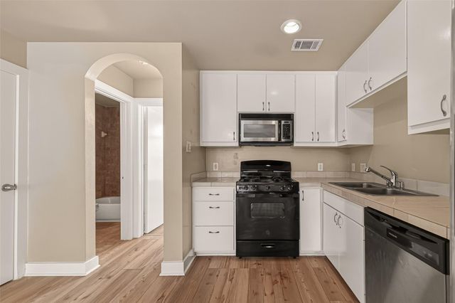 5941 South Loop E 104, Houston, TX 77033