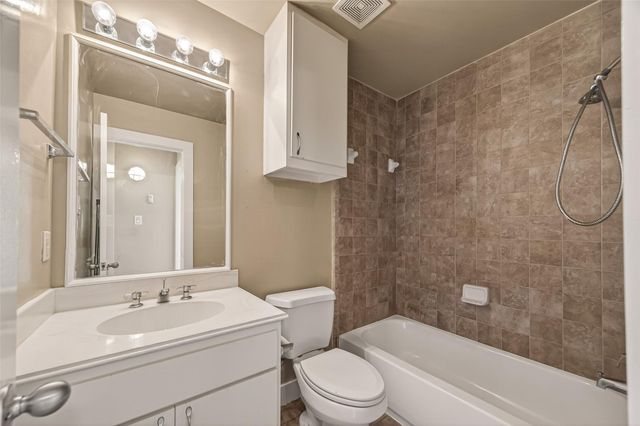 5941 South Loop E 104, Houston, TX 77033