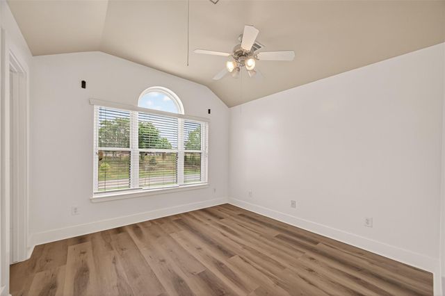 5941 South Loop E 104, Houston, TX 77033