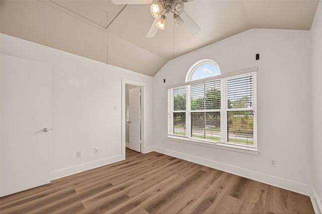 5941 South Loop E 104, Houston, TX 77033