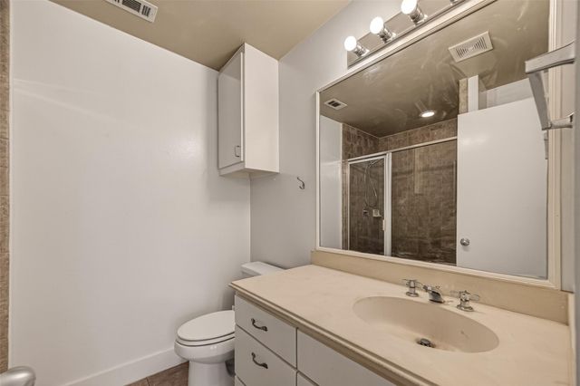 5941 South Loop E 104, Houston, TX 77033