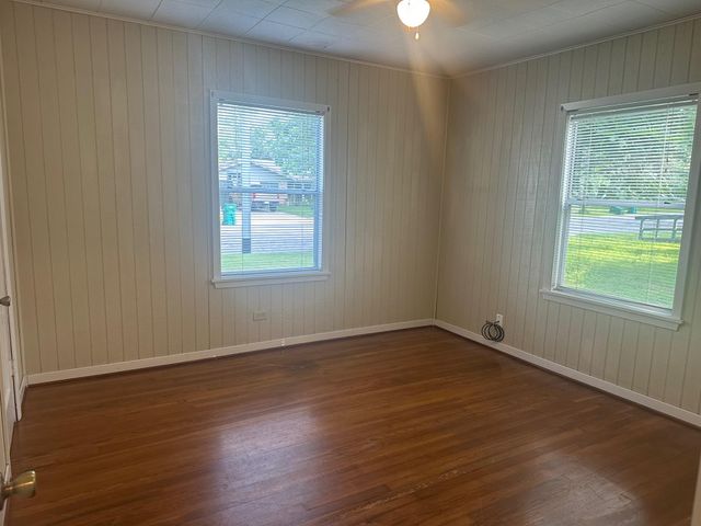 762 E Walnut ST, La Grange, TX 78945