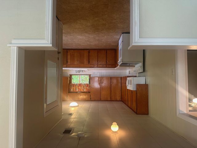 762 E Walnut ST, La Grange, TX 78945