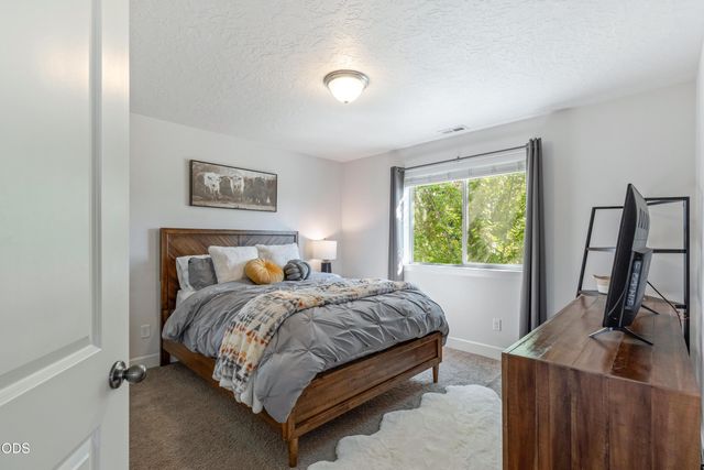 20530 Mutt Court, Bend, OR 97701