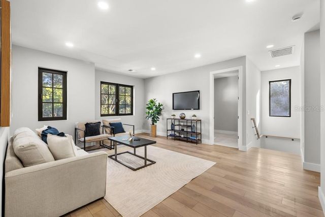 1812 E KALEY AVENUE, Orlando, FL 32806