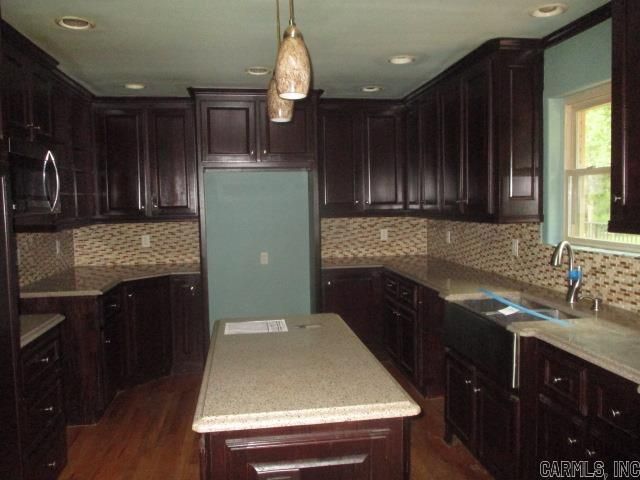 48 Plantation Acres Dr, Little Rock, AR 72210