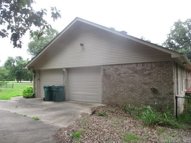 48 Plantation Acres Dr, Little Rock, AR 72210