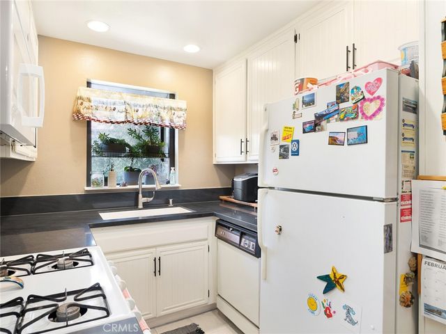 18053 Sundowner Way 626, Canyon Country, CA 91387