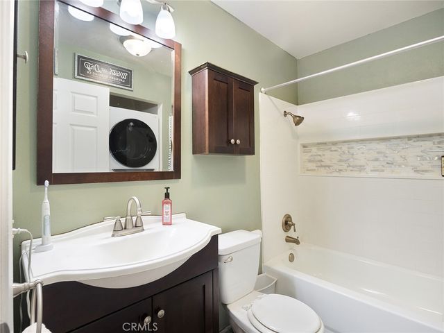 18053 Sundowner Way 626, Canyon Country, CA 91387
