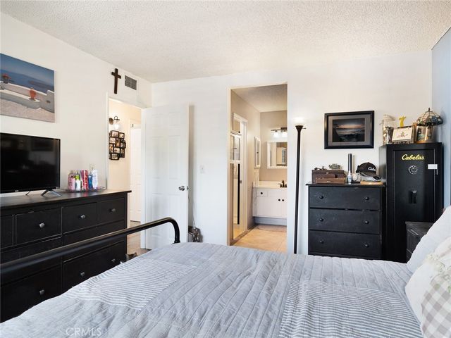 18053 Sundowner Way 626, Canyon Country, CA 91387