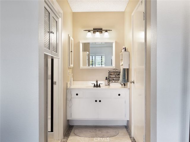 18053 Sundowner Way 626, Canyon Country, CA 91387