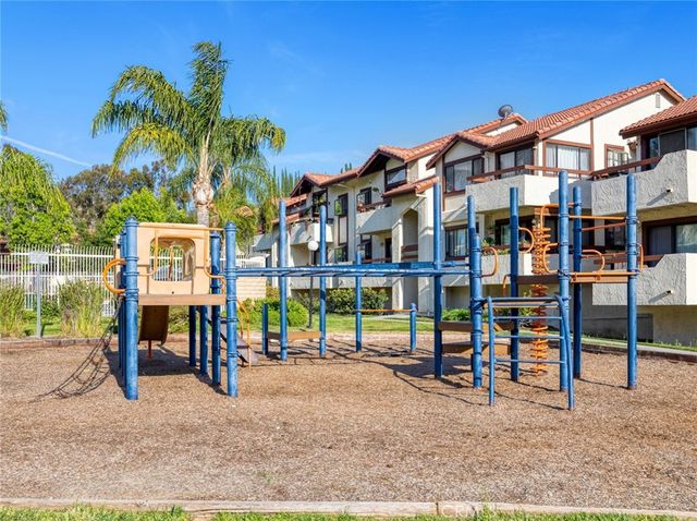 18053 Sundowner Way 626, Canyon Country, CA 91387