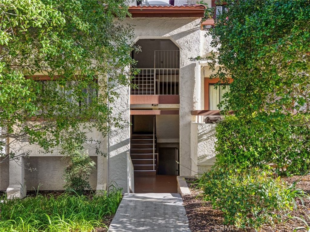 18053 Sundowner Way 626, Canyon Country, CA 91387