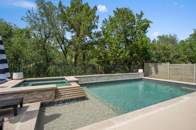 1005 Wolf Hollow DR, Georgetown, TX 78628