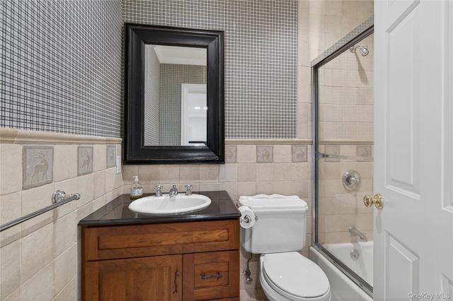 1862 Muttontown Road, Muttontown, NY 11791