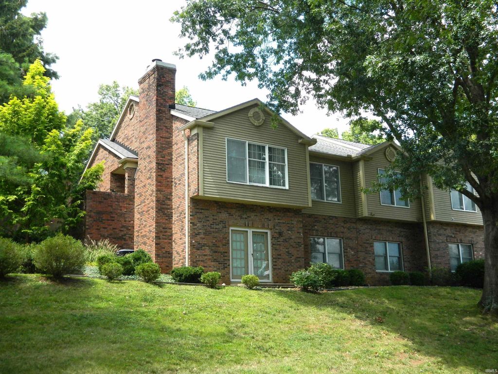 2648 E Windermere Woods Drive, Bloomington, IN 47401