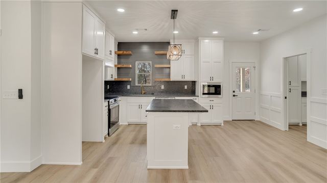 5 Orkney Drive, Bella Vista, AR 72715