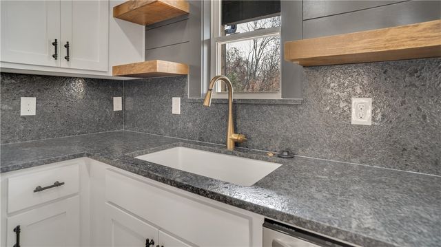 5 Orkney Drive, Bella Vista, AR 72715