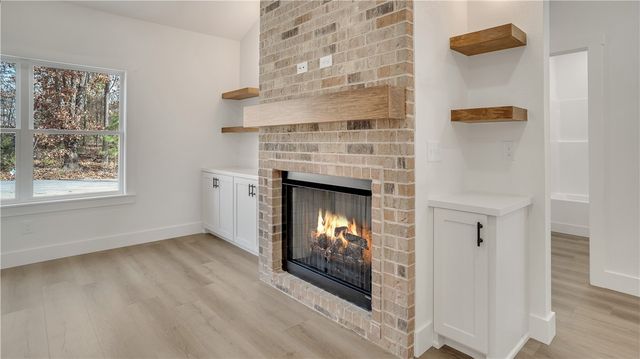 5 Orkney Drive, Bella Vista, AR 72715