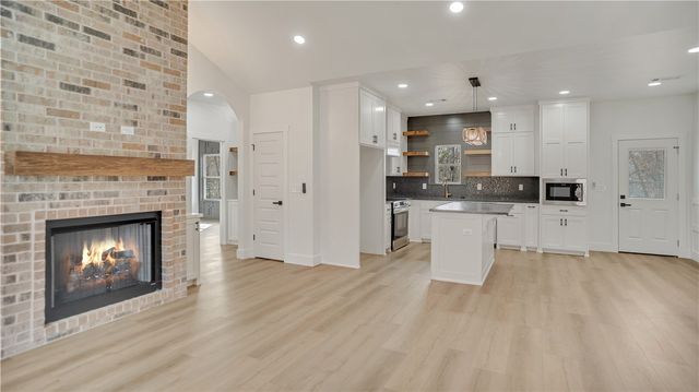 5 Orkney Drive, Bella Vista, AR 72715