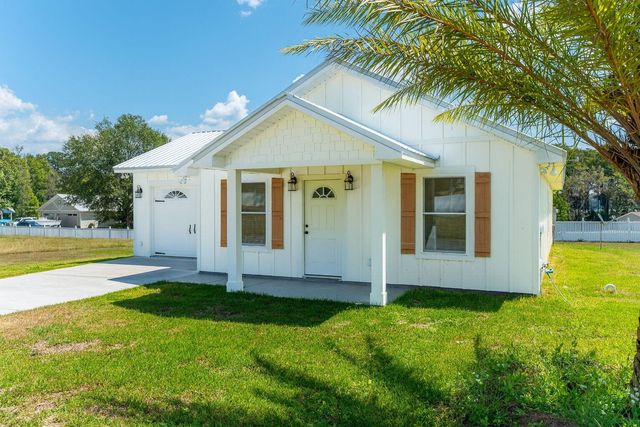 521 Landing Ave, Florala, AL 36442