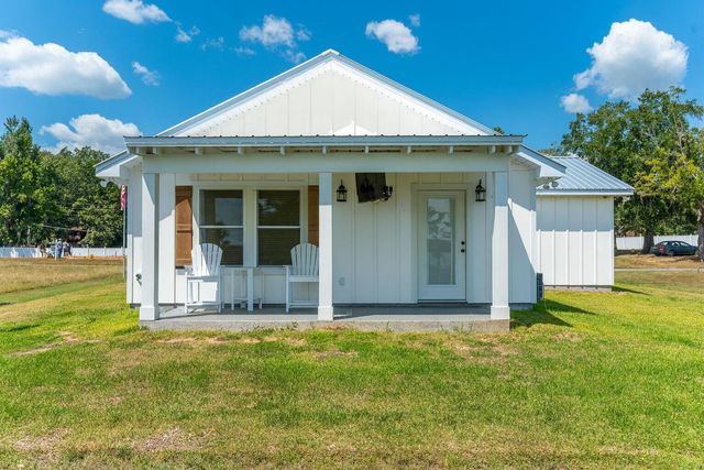 521 Landing Ave, Florala, AL 36442