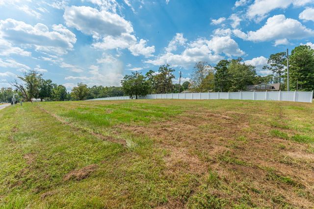 521 Landing Ave, Florala, AL 36442