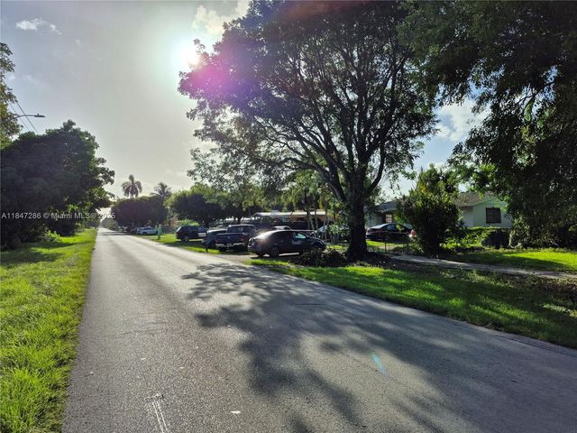 710 SW 7th St, Florida City, FL 33034