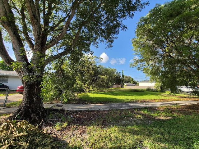 710 SW 7th St, Florida City, FL 33034