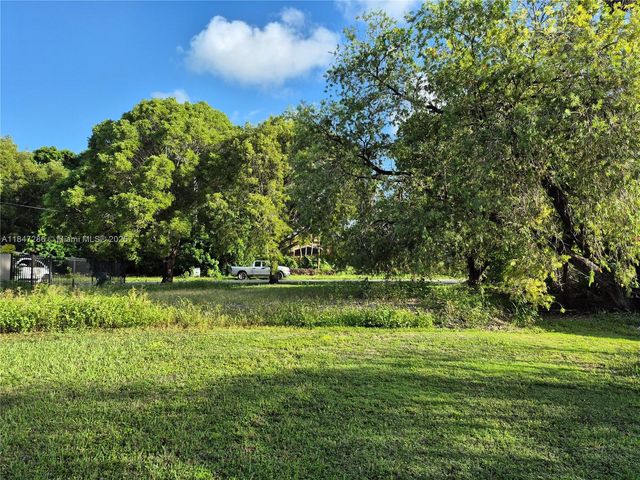 710 SW 7th St, Florida City, FL 33034