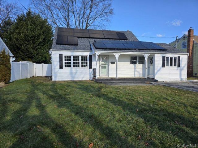 125 Greenwood Drive, North Babylon, NY 11703