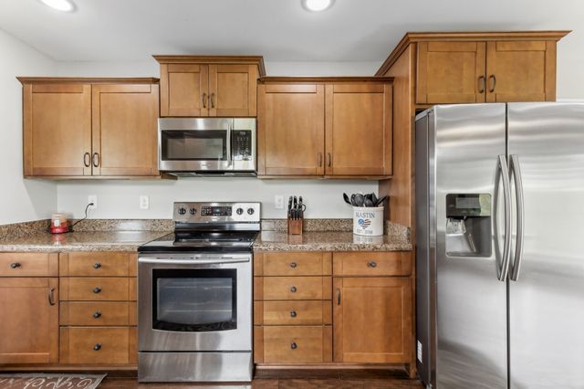 4 Earl Steel Rd, W, Brush Creek, TN 38547