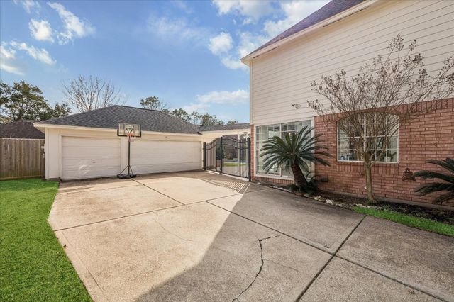 15910 Park Center Drive, Houston, TX 77059