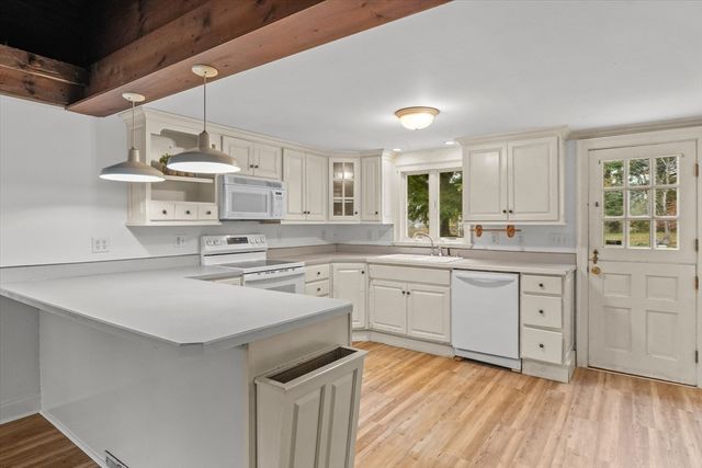 285 Main Street, Groveland, MA 01834