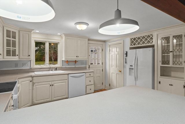 285 Main Street, Groveland, MA 01834
