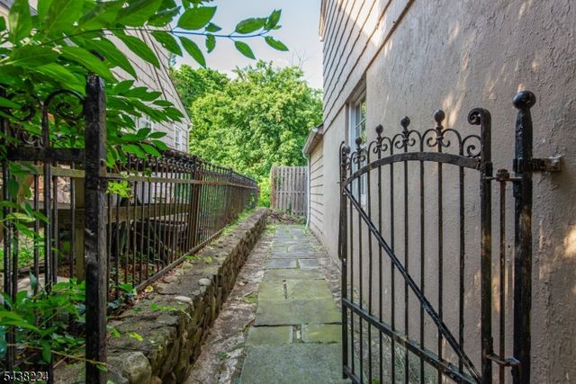 77 Forest Hill Rd, West Orange Twp., NJ 07052