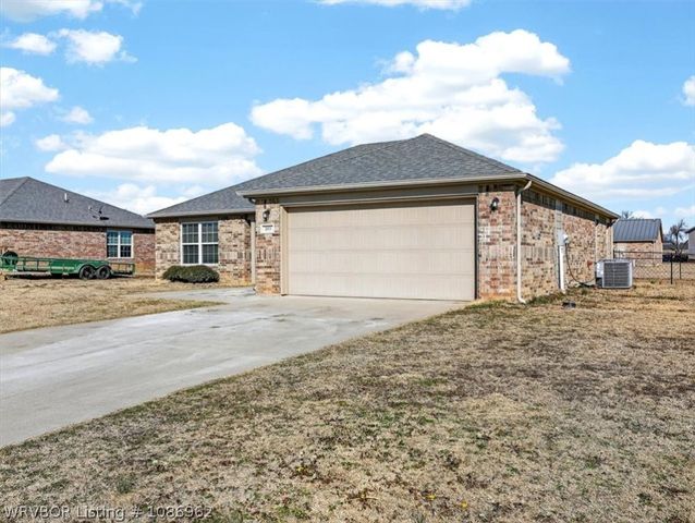 213 Curtis Lane, Poteau, OK 75953