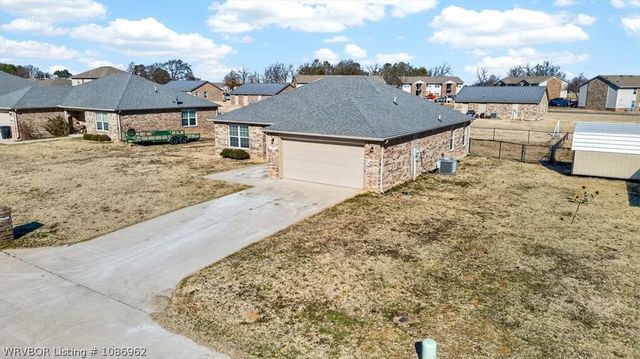 213 Curtis Lane, Poteau, OK 75953